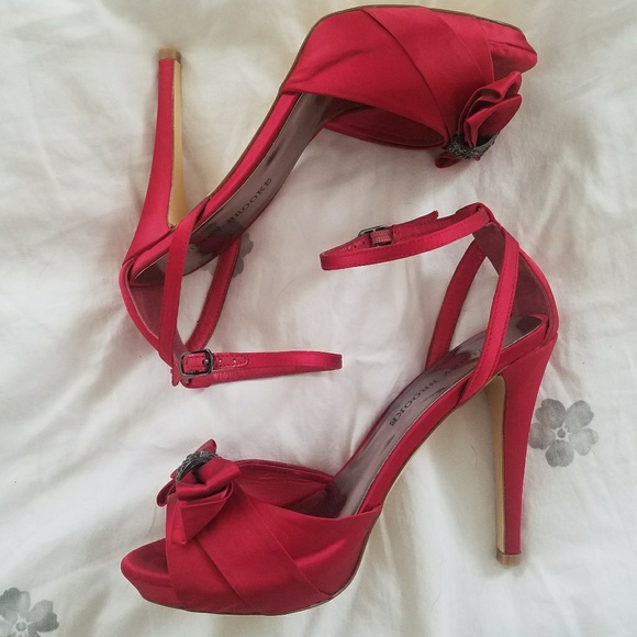 *NWOT* Hot red bowtie pumps - Picture 2 of 4